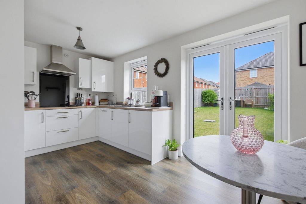 Property photo 1 of 21 5127080