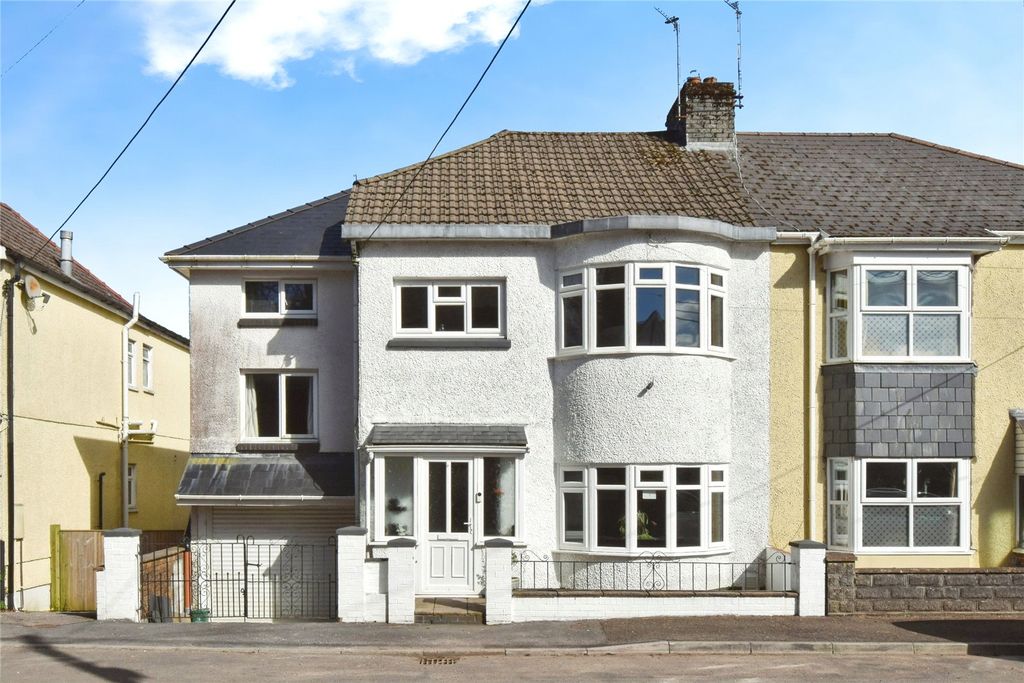 Property photo 2 of 27 Picture No. 28