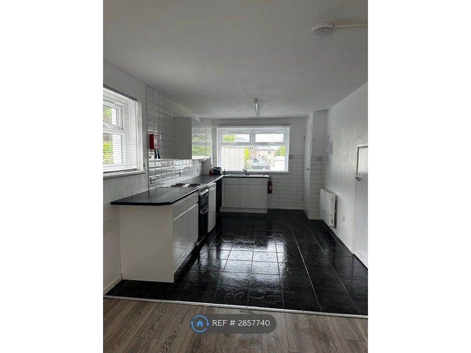 Property photo 2 of 14 Kitchen