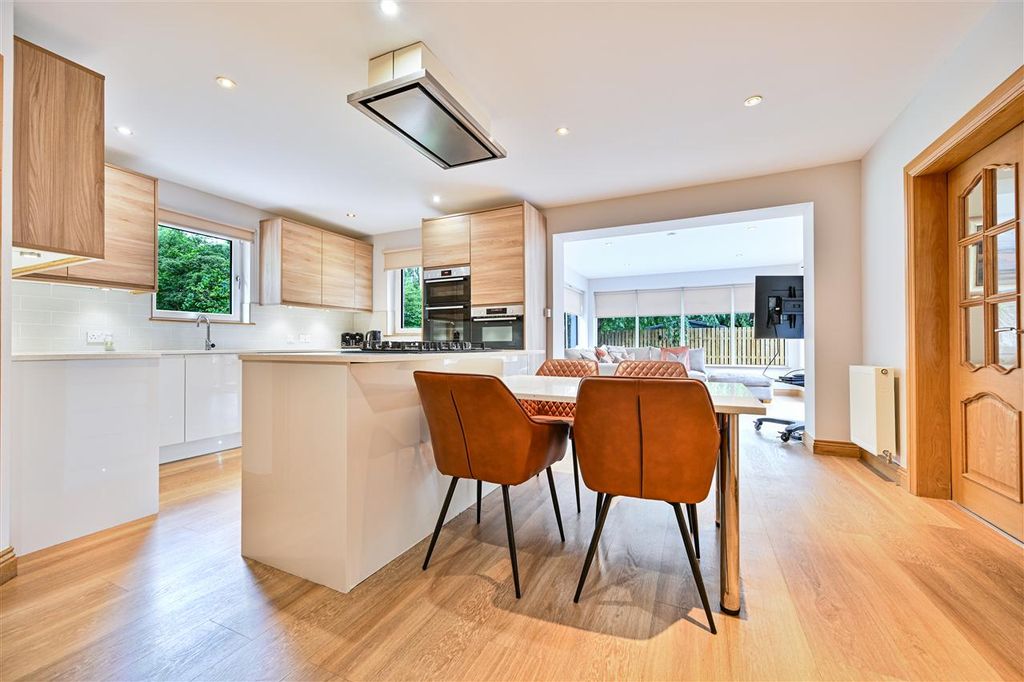 Property photo 3 of 33