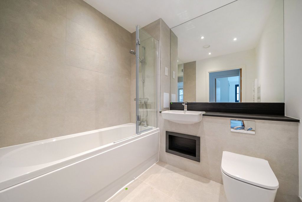 Property photo 3 of 12 Bathroom