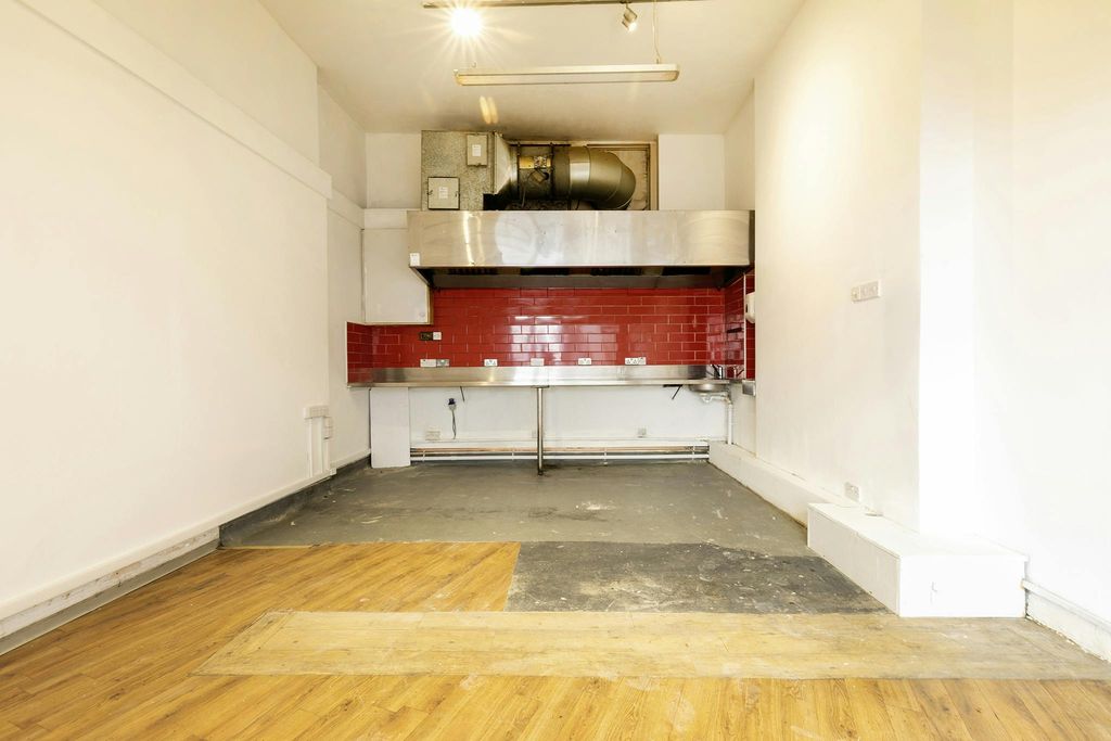 Property photo 3 of 7 357 Goswell Road 7.Jpg