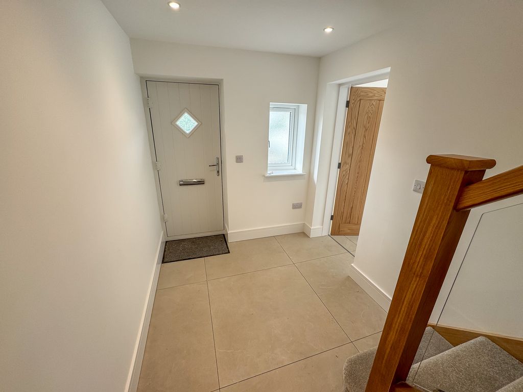 Property photo 2 of 31