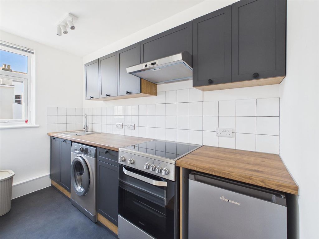 Property photo 2 of 6 Cam01968G0-Pr0259-Still004.Jpg