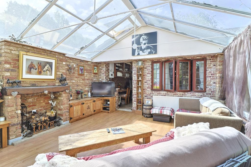 Property photo 3 of 13 Image 2