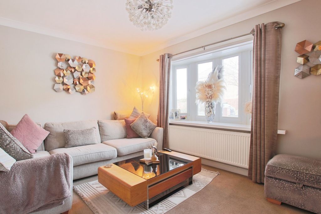 Property photo 2 of 17 4744645