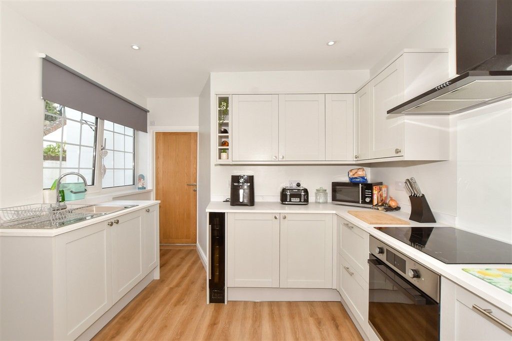 Property photo 2 of 14 Kitchen