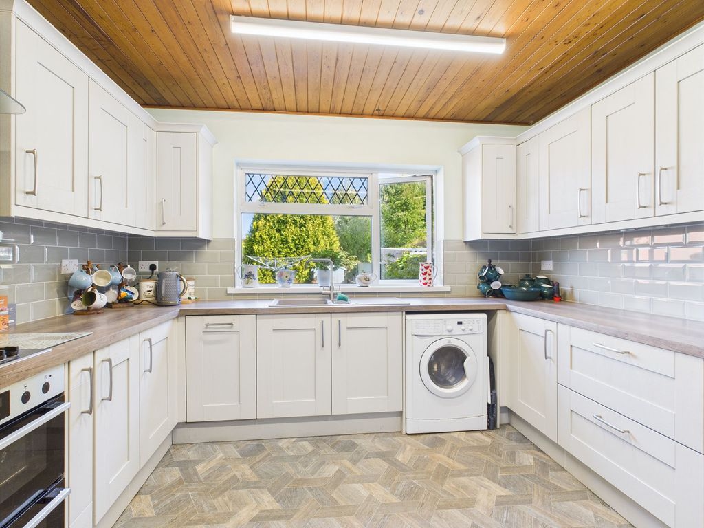 Property photo 3 of 28
