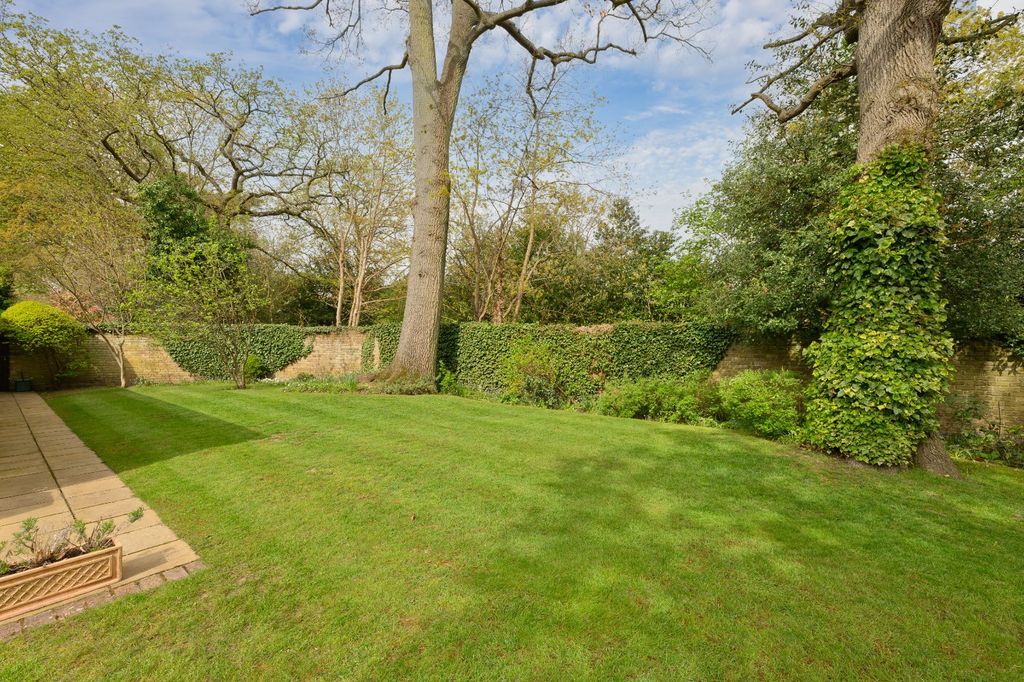 Additional image 23 of 5 bed detached house for saleMartineau Close, Esher, Surrey KT10