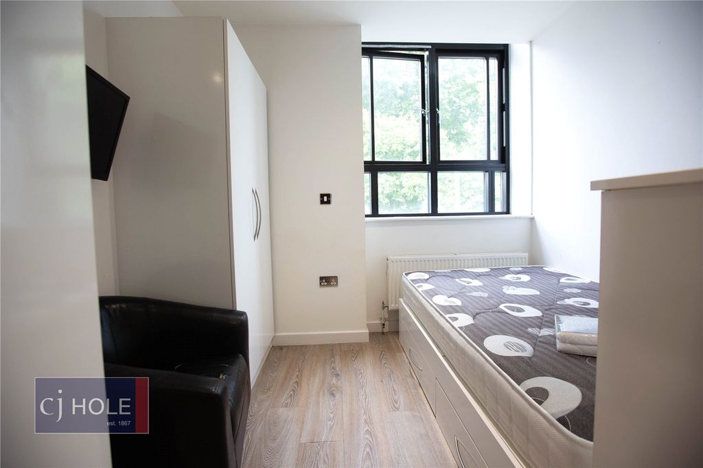 Property photo 3 of 7 Picture No. 24