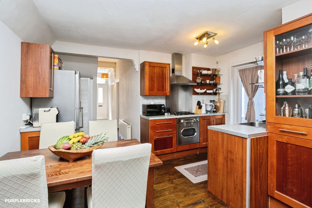 Property photo 1 of 27