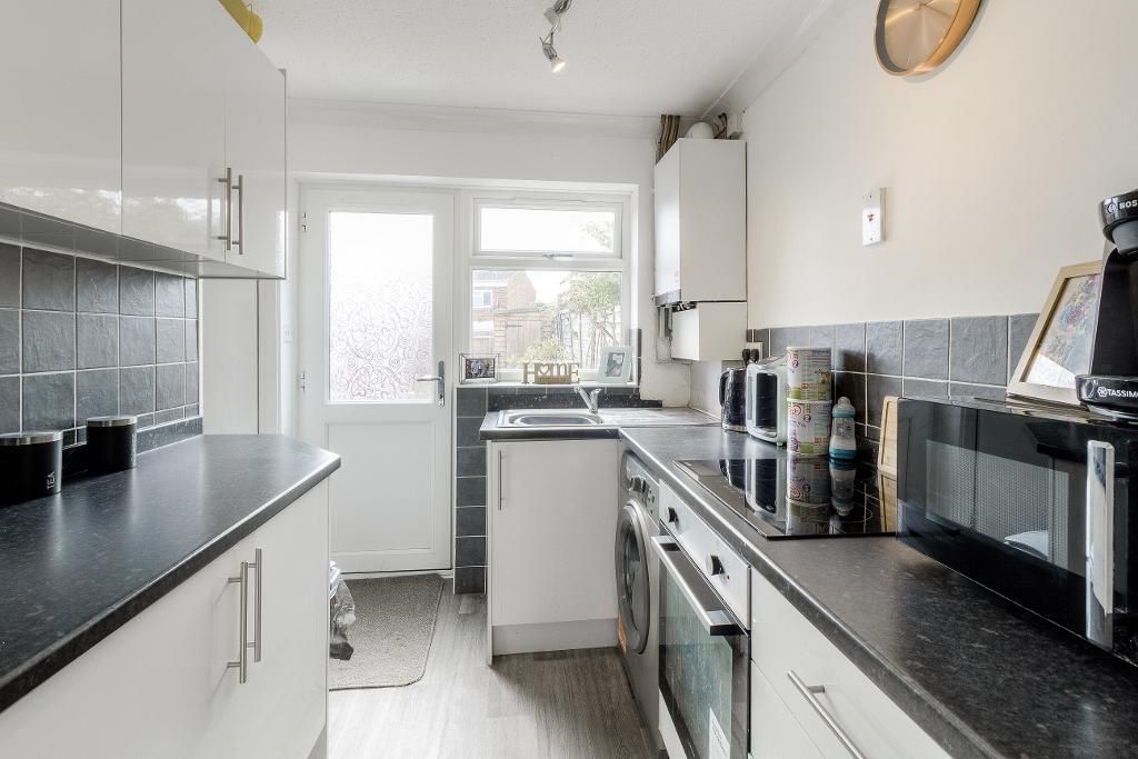 Property photo 3 of 10 Kitchen