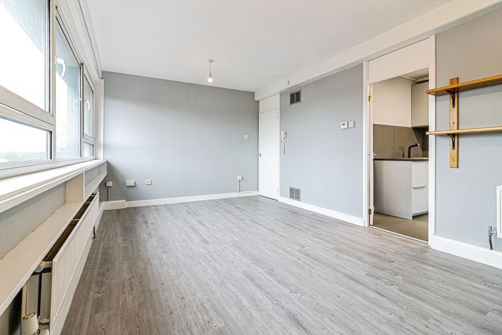 Property photo 3 of 8 Photo