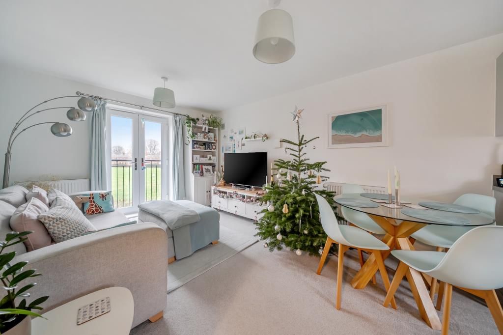 Property photo 3 of 17 Living Room