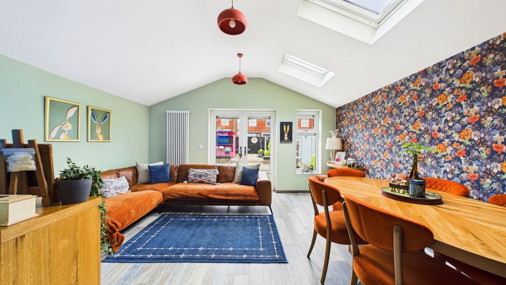 Property photo 2 of 12 Cam03669G0-Pr0053-Still011