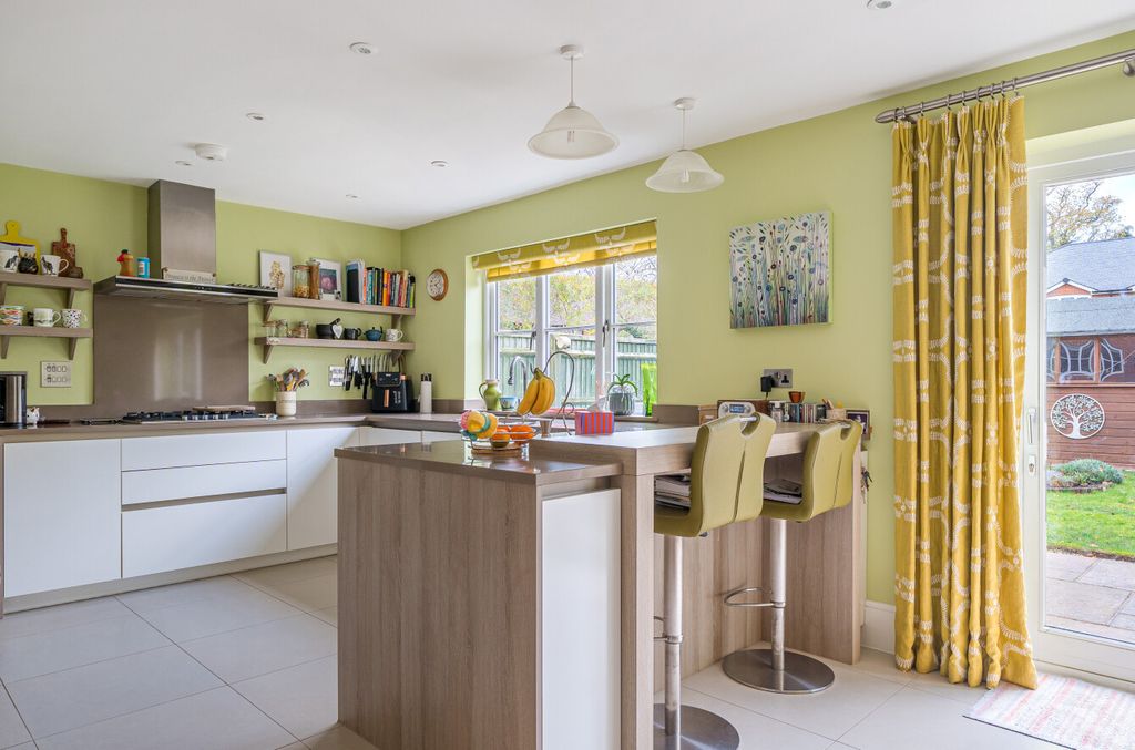 Property photo 2 of 20 1381601-14-691E33...