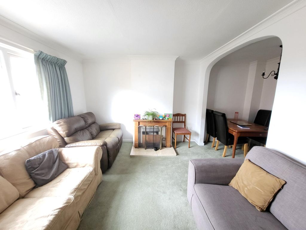 Property photo 2 of 7 Living Room