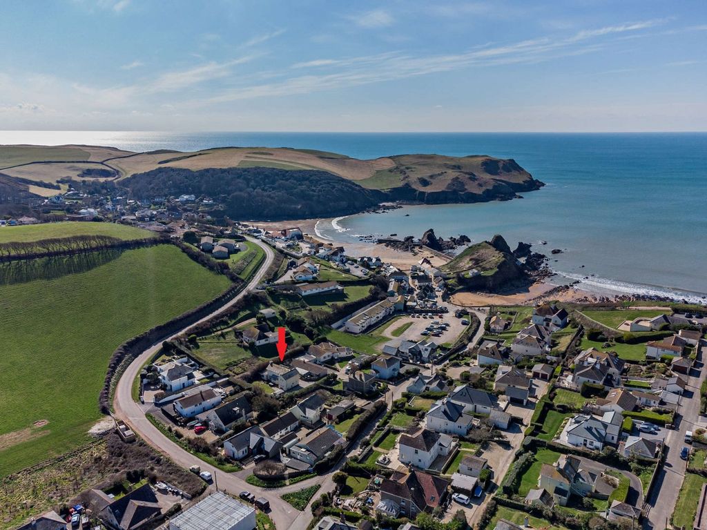 Property photo 2 of 22 Lodge House