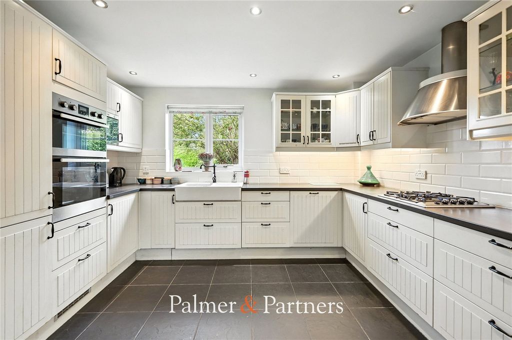 Property photo 3 of 36 Picture No. 13