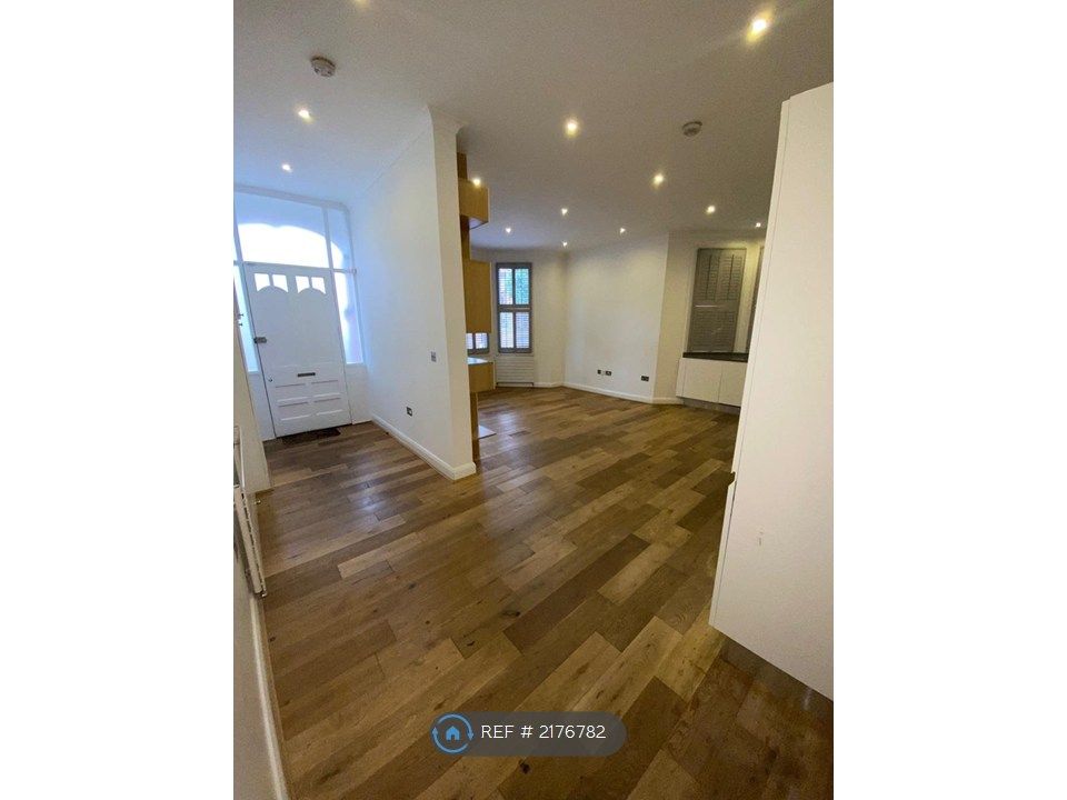 Property photo 3 of 17 Main Entrance