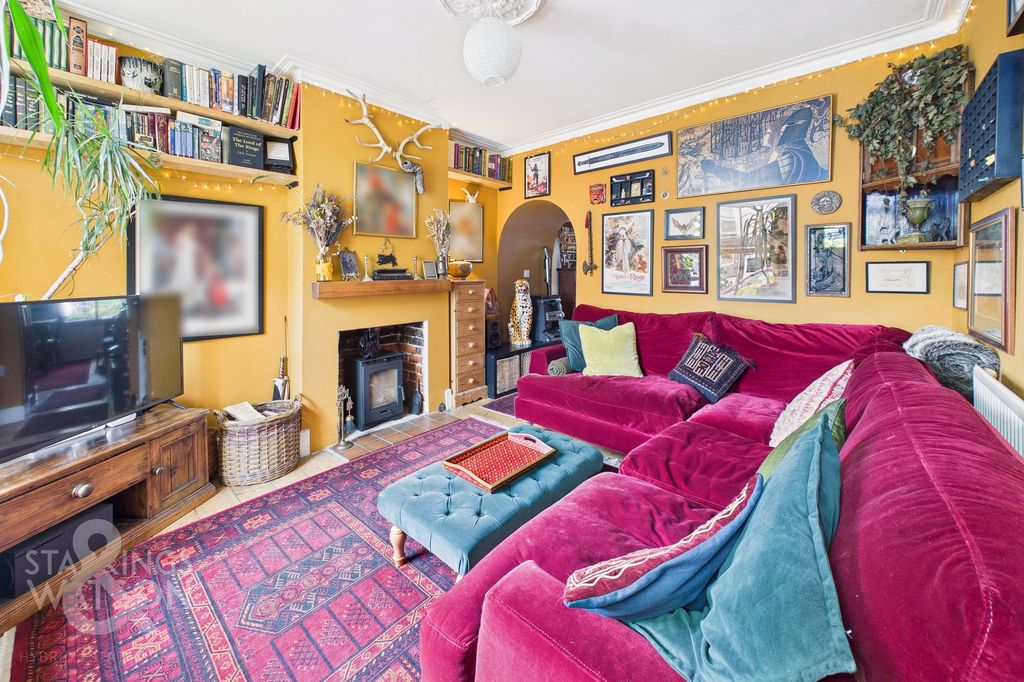 Property photo 2 of 18