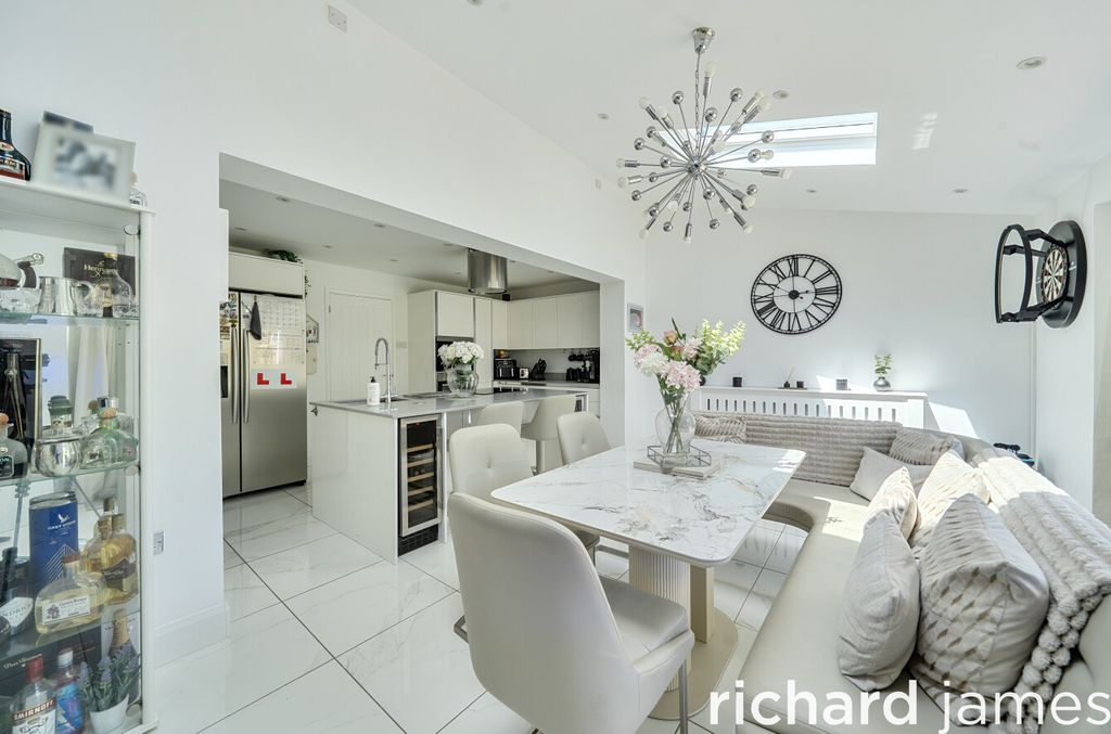 Property photo 3 of 13 3F5Fd78Ab2ba46d1B4E7220Efd4d64dc