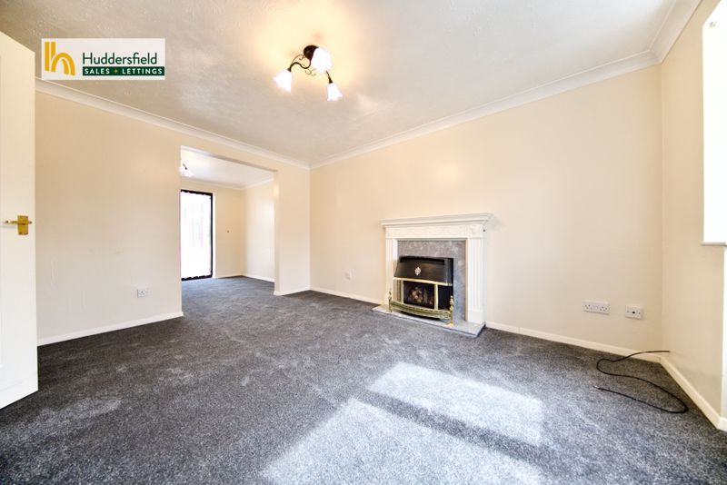 Property photo 1 of 18 Livingroom