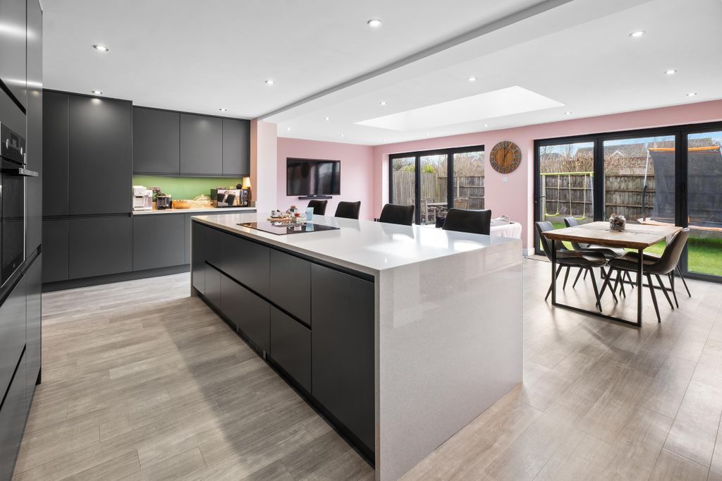 Property photo 2 of 24 Dscf0014