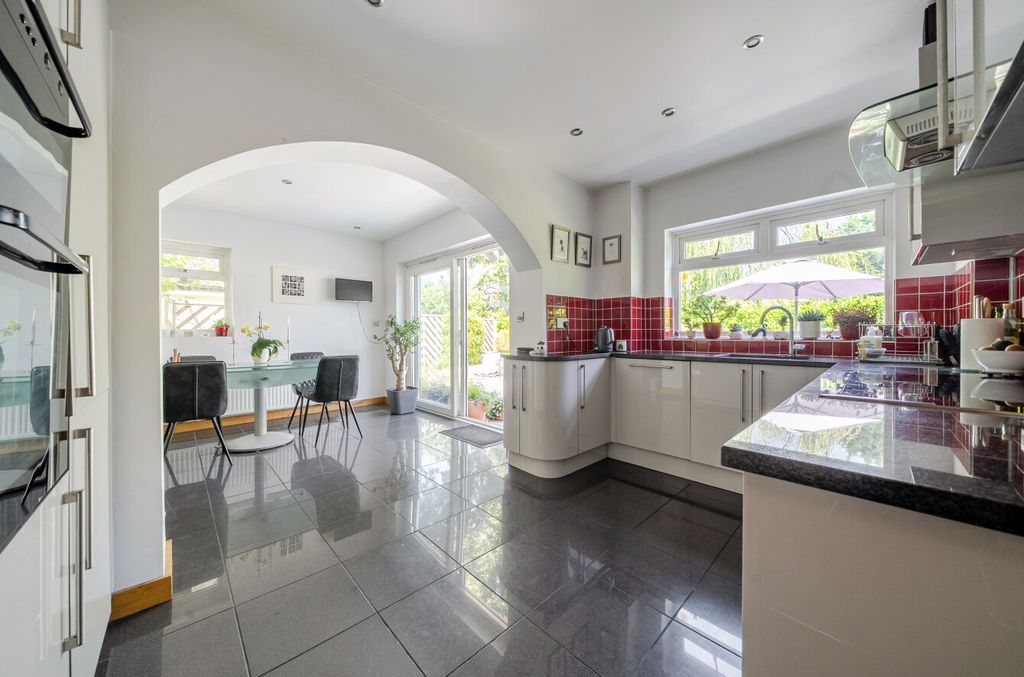 Property photo 2 of 24 1483058-9-6A3Bffa...