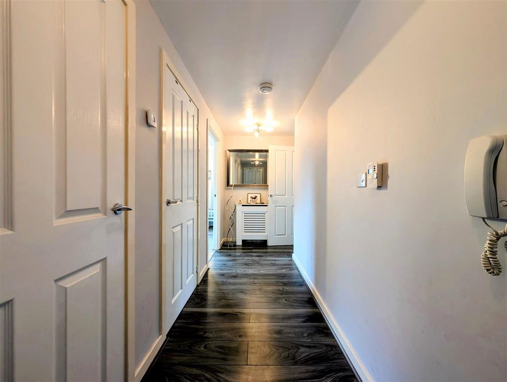 Property photo 3 of 18 Hallway.Jpg