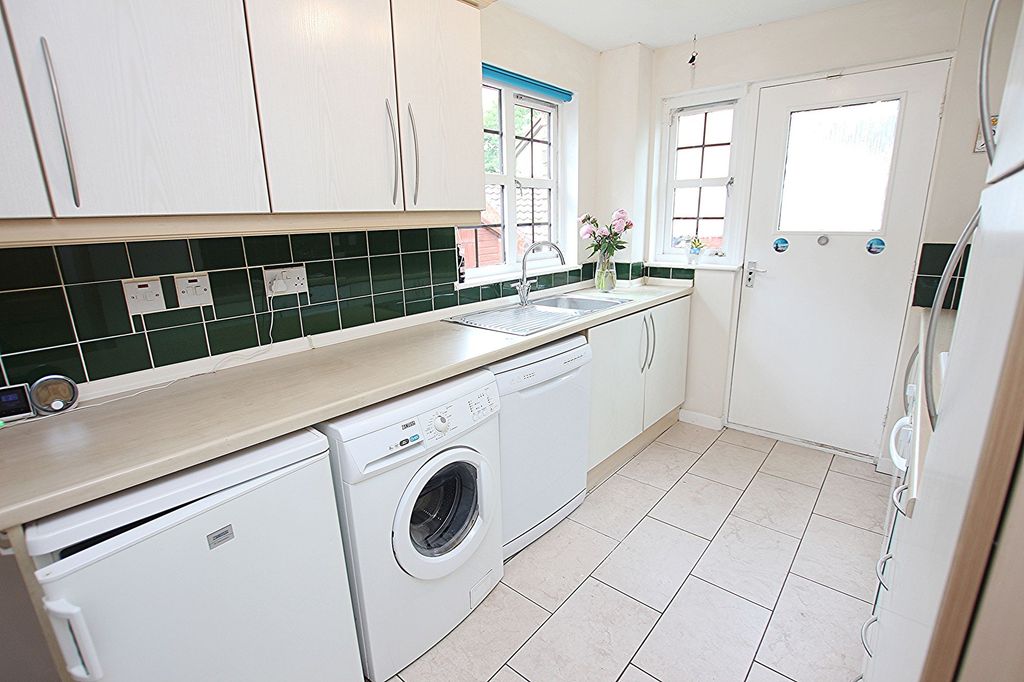 Property photo 3 of 17 Kitchen
