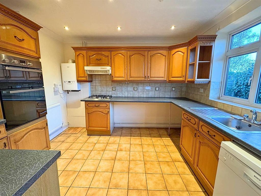 Property photo 3 of 22 Kitchen