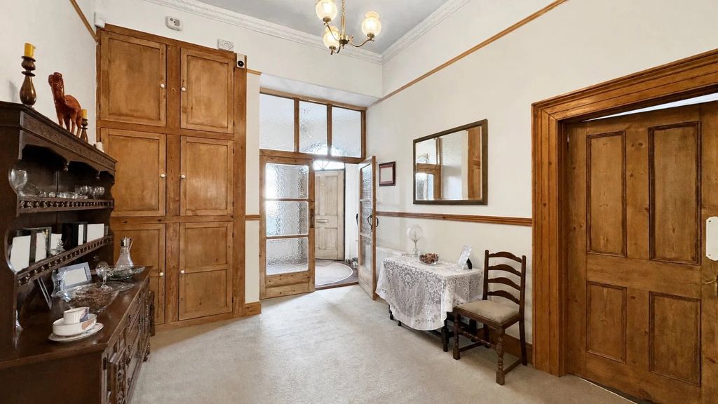 Property photo 3 of 25