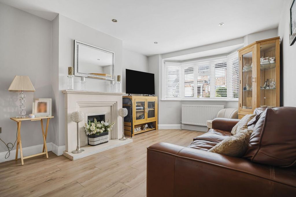 Property photo 3 of 10 Living Room