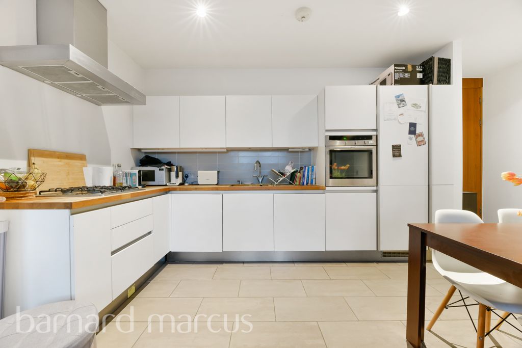 Property photo 3 of 9 Kitchen