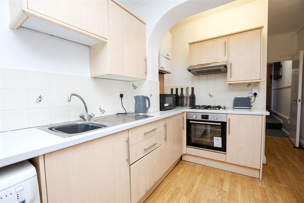Property photo 3 of 10 Approach