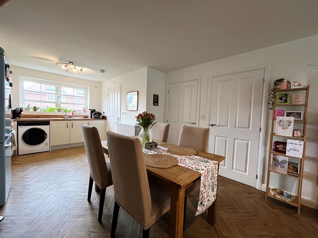Property photo 3 of 17 Dining.Jpg