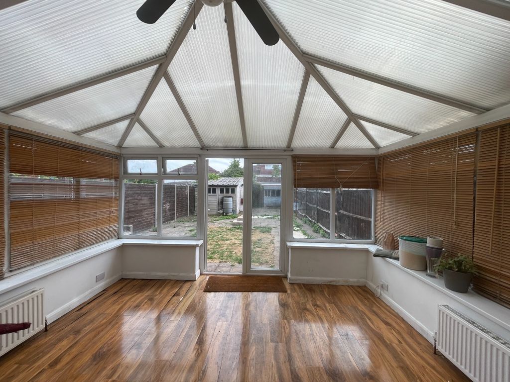 Property photo 2 of 17 4239681