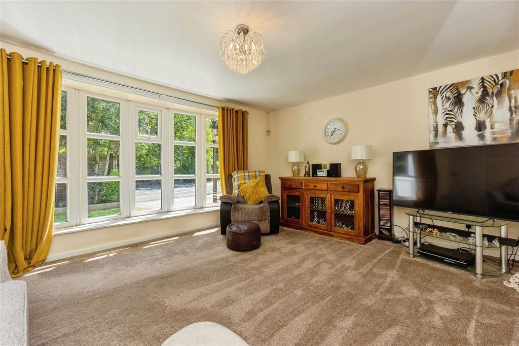 Property photo 2 of 18 Picture No. 14