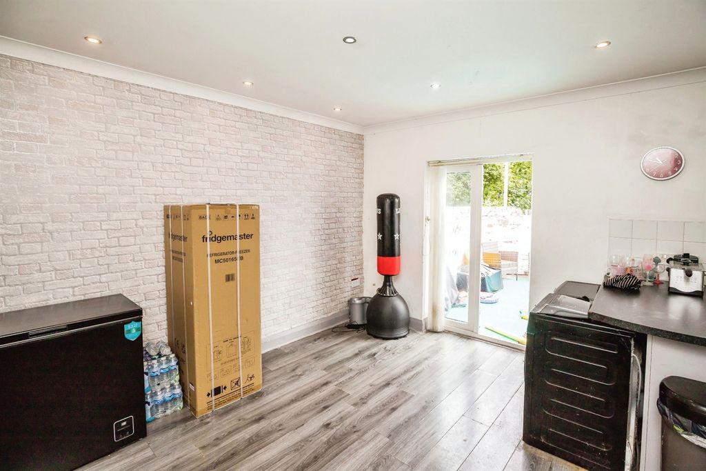 Property photo 2 of 14