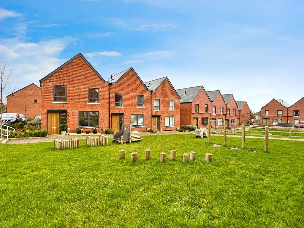 Property photo 3 of 27 Picture No. 32