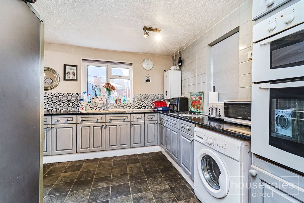 Property photo 2 of 13