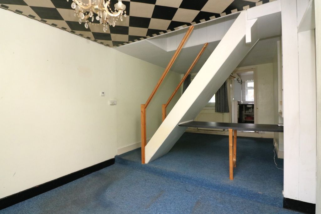 Property photo 3 of 18 4205423