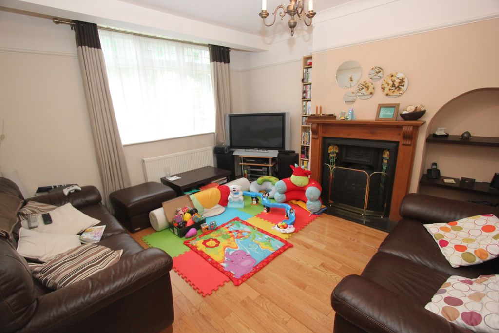 Property photo 2 of 12