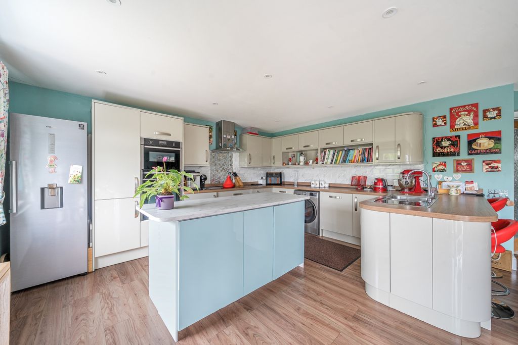 Property photo 2 of 17 1311935-10-68508c2Abea43