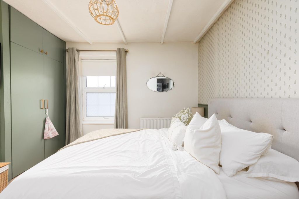 Property photo 3 of 20 20 Bath Street-6.Jpg