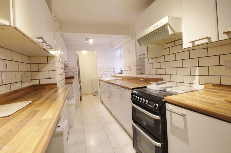 Property photo 1 of 7 Photo 6