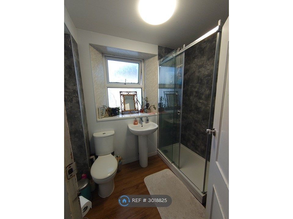 Property photo 1 of 5 Bathroom