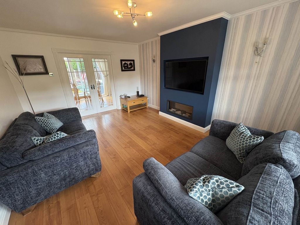 Property photo 2 of 32