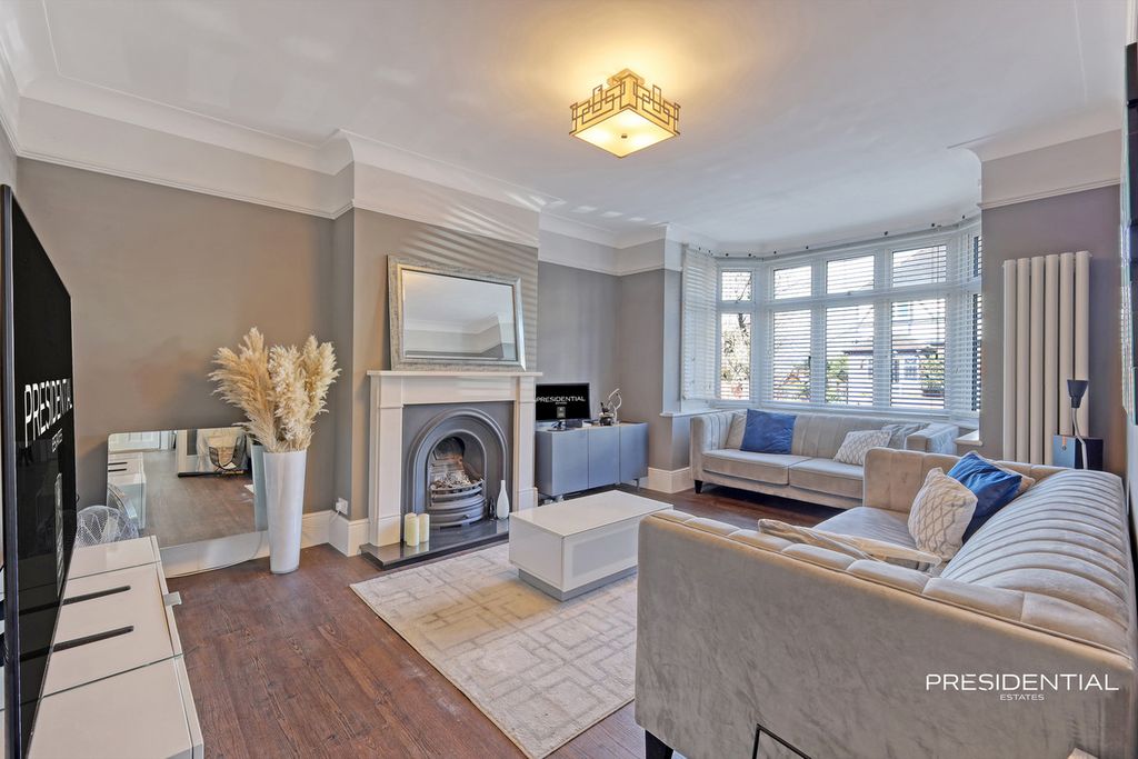 Property photo 3 of 36